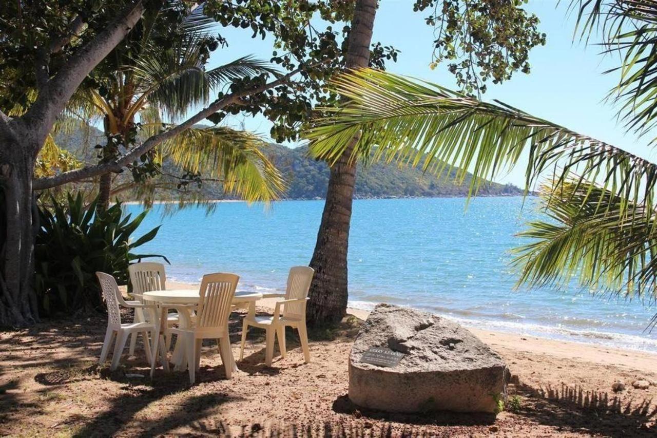 อมารู ออน มันฑะเลย์ โฮเต็ล Hotel Nelly Bay ภายนอก รูปภาพ