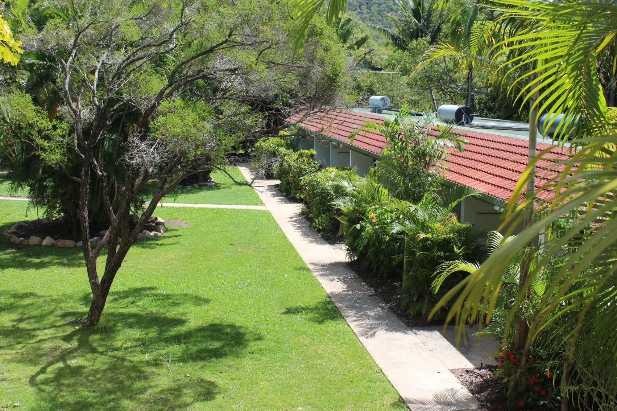 อมารู ออน มันฑะเลย์ โฮเต็ล Hotel Nelly Bay ภายนอก รูปภาพ