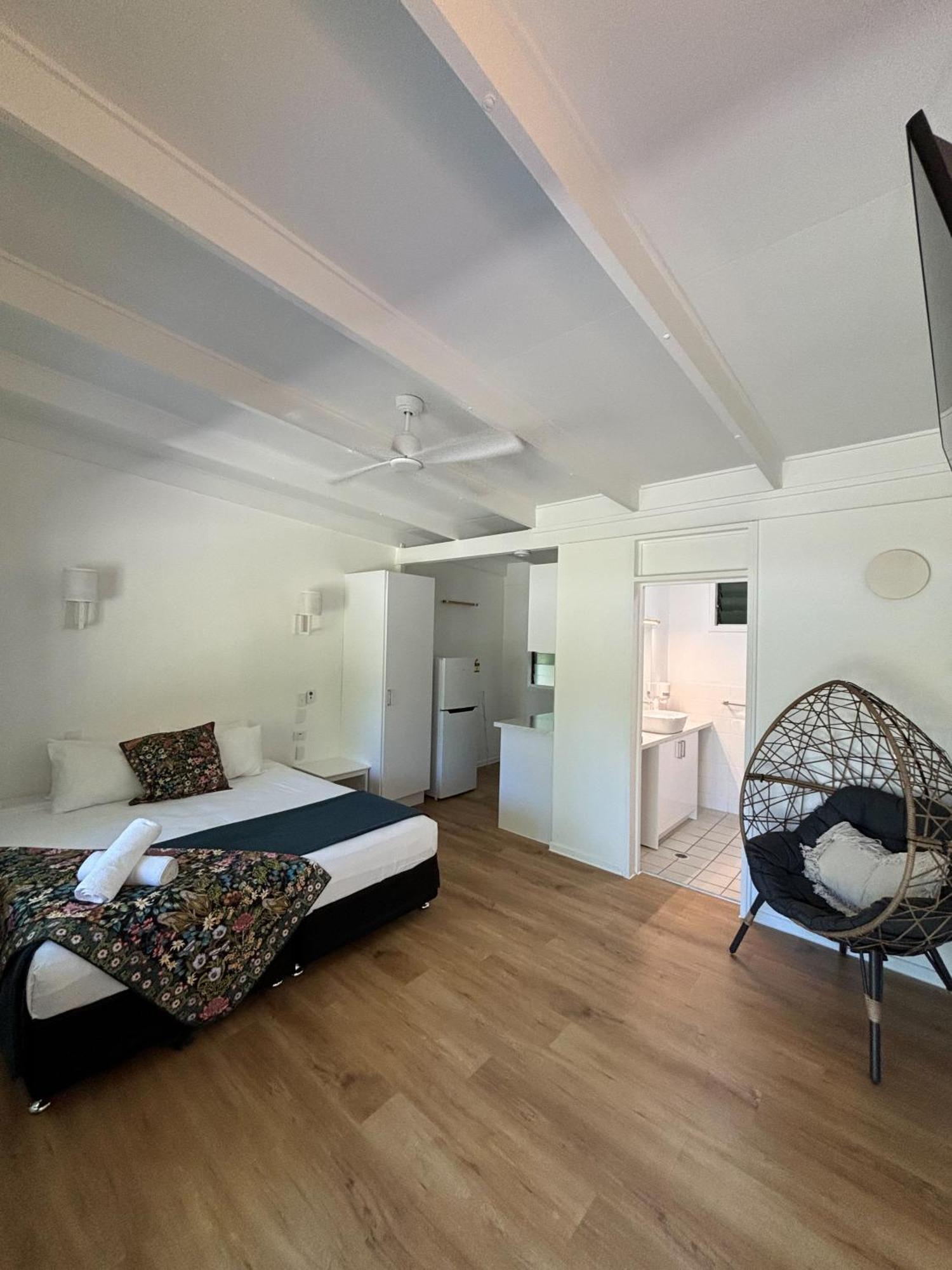 อมารู ออน มันฑะเลย์ โฮเต็ล Hotel Nelly Bay ภายนอก รูปภาพ