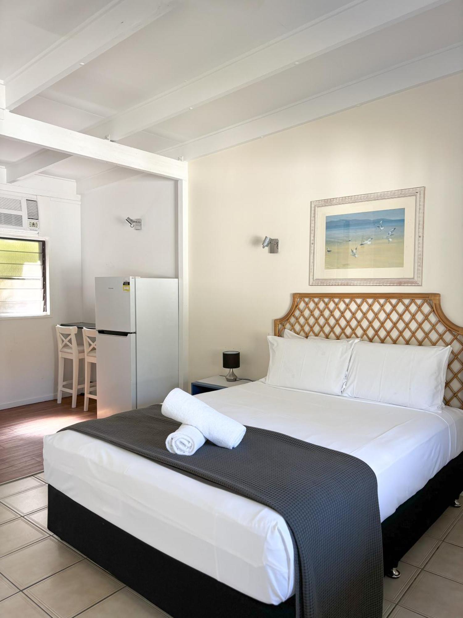 อมารู ออน มันฑะเลย์ โฮเต็ล Hotel Nelly Bay ภายนอก รูปภาพ