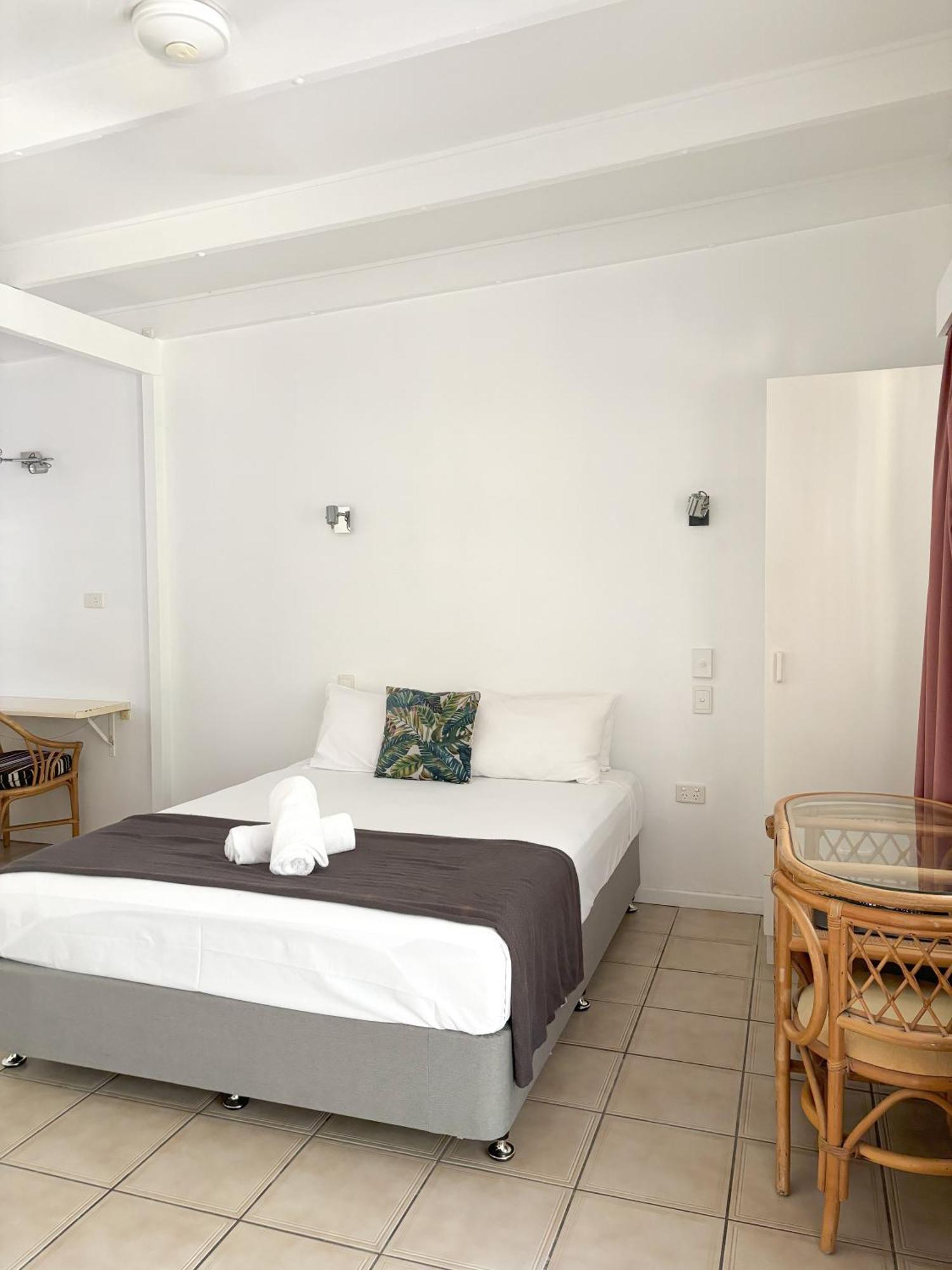 อมารู ออน มันฑะเลย์ โฮเต็ล Hotel Nelly Bay ภายนอก รูปภาพ