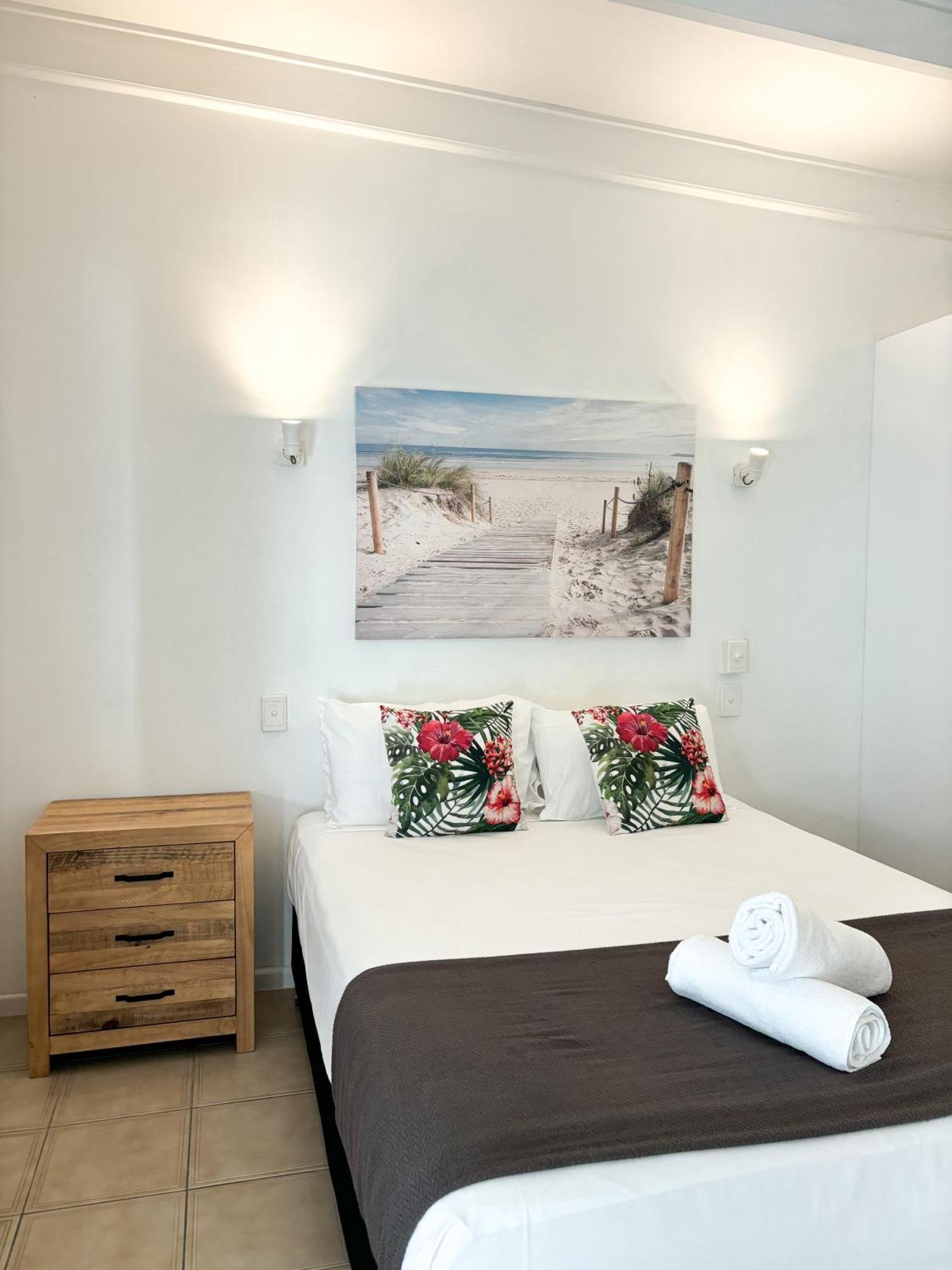 อมารู ออน มันฑะเลย์ โฮเต็ล Hotel Nelly Bay ภายนอก รูปภาพ