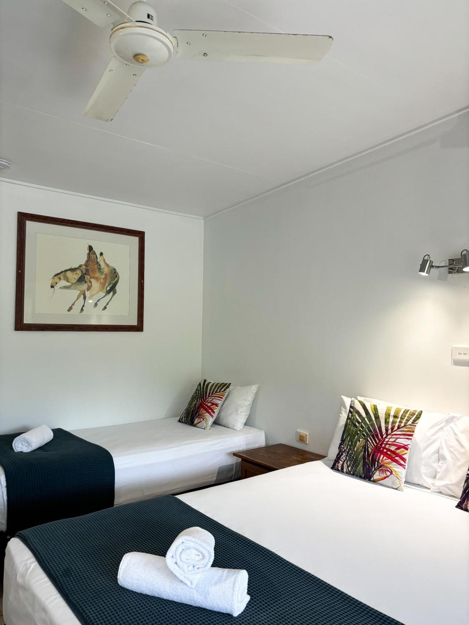 อมารู ออน มันฑะเลย์ โฮเต็ล Hotel Nelly Bay ภายนอก รูปภาพ