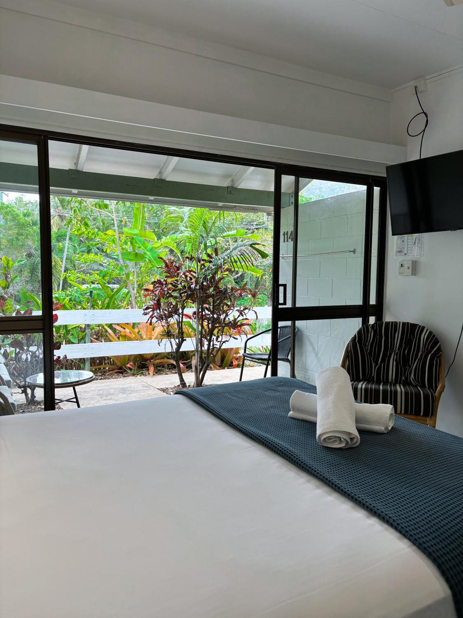 อมารู ออน มันฑะเลย์ โฮเต็ล Hotel Nelly Bay ภายนอก รูปภาพ