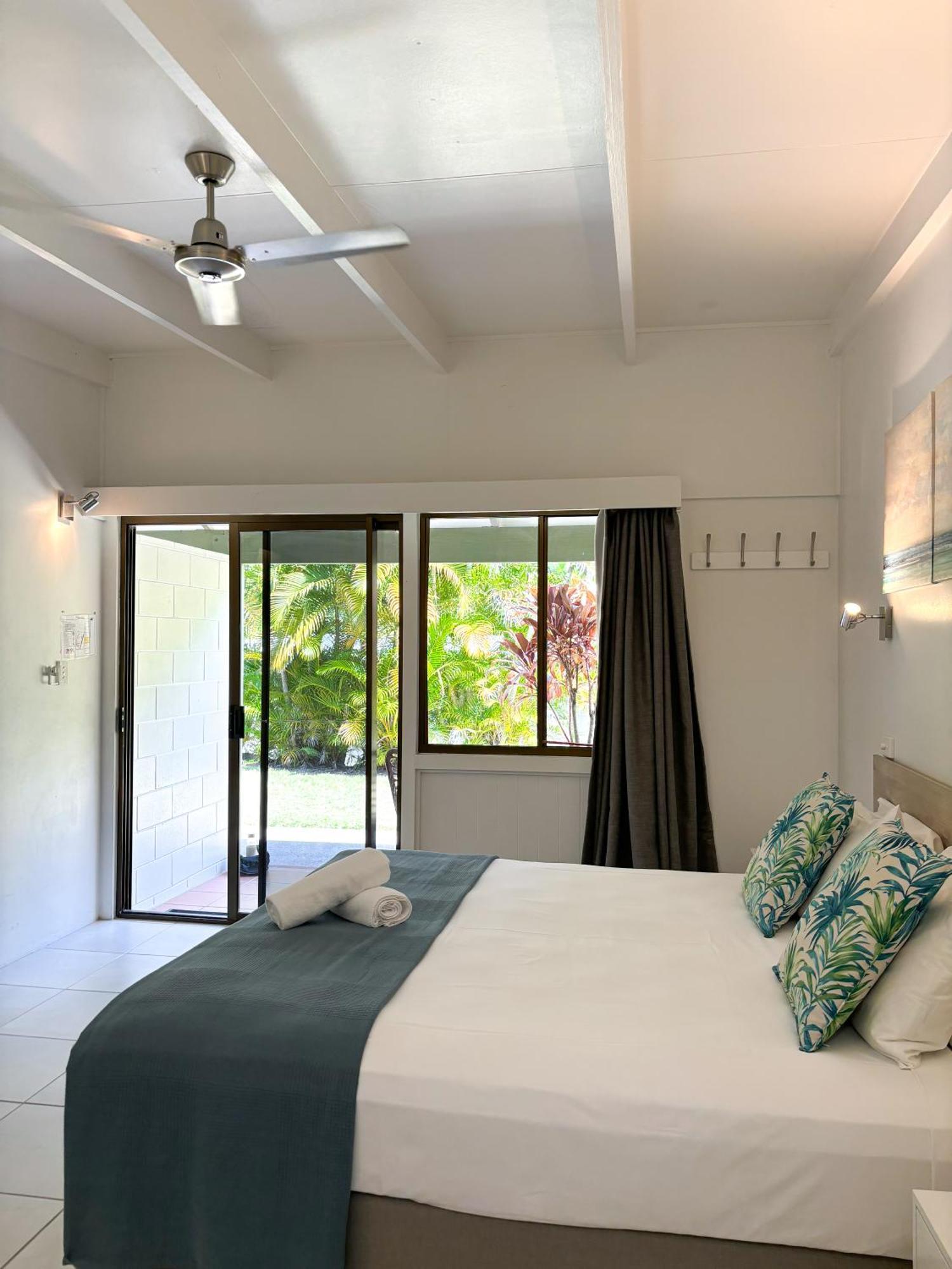 อมารู ออน มันฑะเลย์ โฮเต็ล Hotel Nelly Bay ภายนอก รูปภาพ
