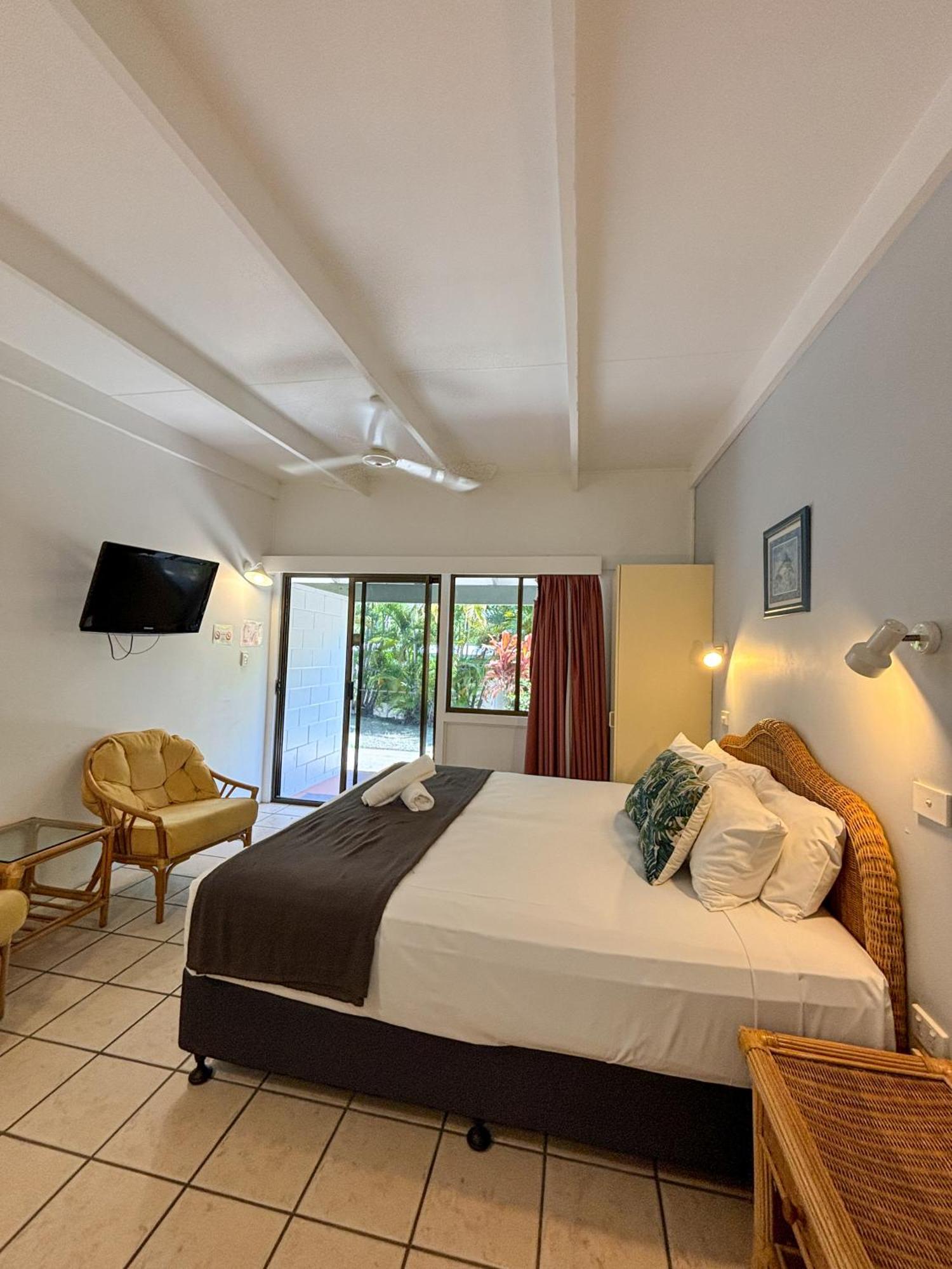อมารู ออน มันฑะเลย์ โฮเต็ล Hotel Nelly Bay ภายนอก รูปภาพ