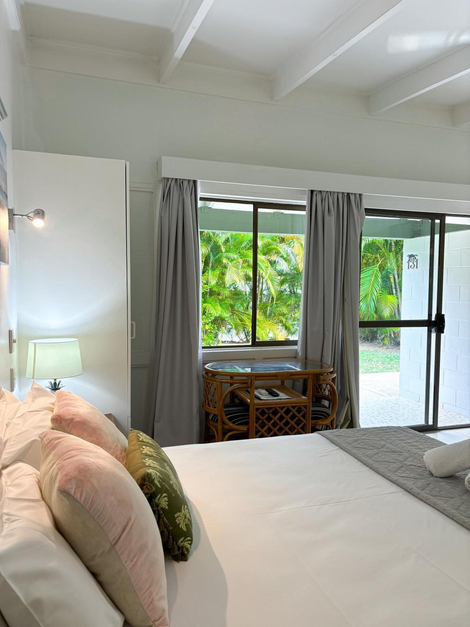อมารู ออน มันฑะเลย์ โฮเต็ล Hotel Nelly Bay ภายนอก รูปภาพ